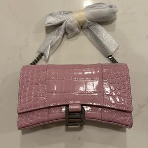 Elegant Pink Croc-Embossed Women's Bag